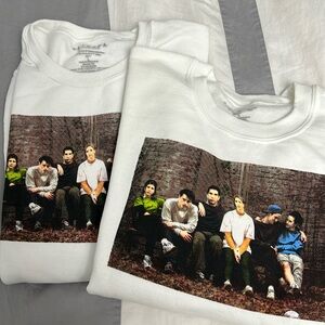 SET OF 2 FRIENDS White Graphic Men’s Sweatshirt
Small
And large